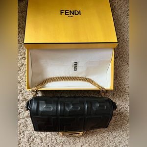 FENDI Authentic signature FF embossed shoulder/crossbody bag
⚫️Black